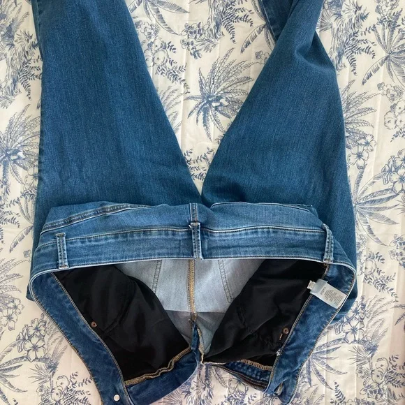 M jeans by Maurice’s Mid-Rise Bootcut Jeans. Size 18 Long - Picture 5 of 9